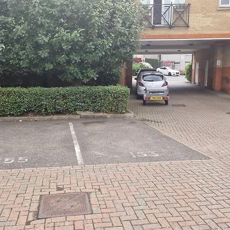 Greenhithe Cosy Apartment, Netflix And Sport Channels Exterior photo