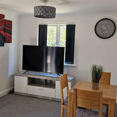 Greenhithe Cosy Apartment, Netflix And Sport Channels Exterior photo