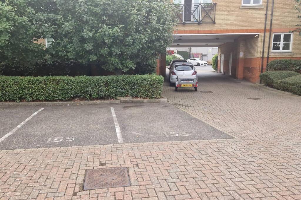 Greenhithe Cosy Apartment, Netflix And Sport Channels Exterior photo
