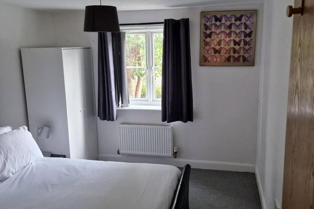 Greenhithe Cosy Apartment, Netflix And Sport Channels Exterior photo