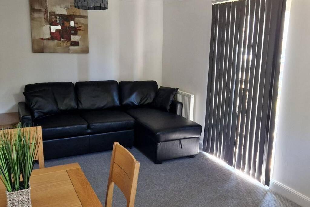Greenhithe Cosy Apartment, Netflix And Sport Channels Exterior photo